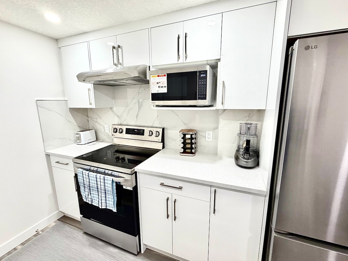 Full Kitchen with Cooktop — private 2-bedroom suite/apartment, NW Calgary